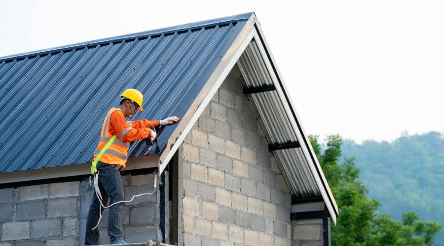 Expert Emergency Roof Repairs services in Algonquin, IL